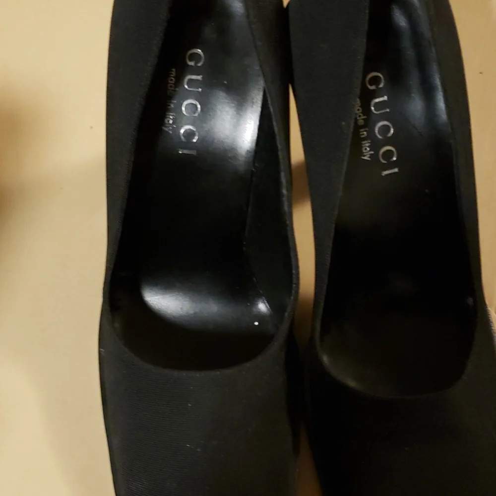 Authentic Gucci - Picture 4 of 12